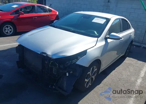 2019 Kia Forte Lxs z USA, uszkodzony, nr VIN 3KPF24AD9KE035420
